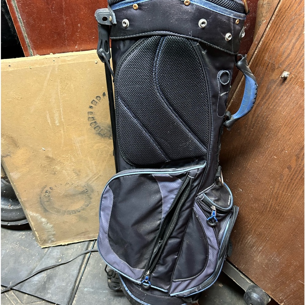 A tour gear golf club bag